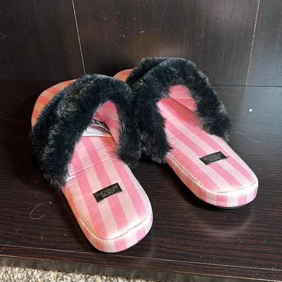 Victoria secret new slippers size small - Picture 3 of 9